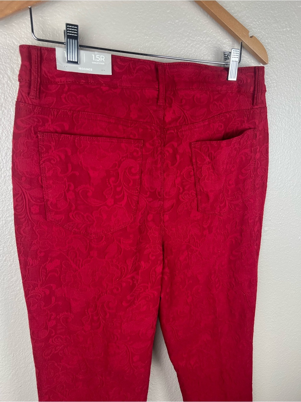 Chico’s Red Jacquard Floral Jeggings 1.5R / 10 NWT - Picture 6 of 9